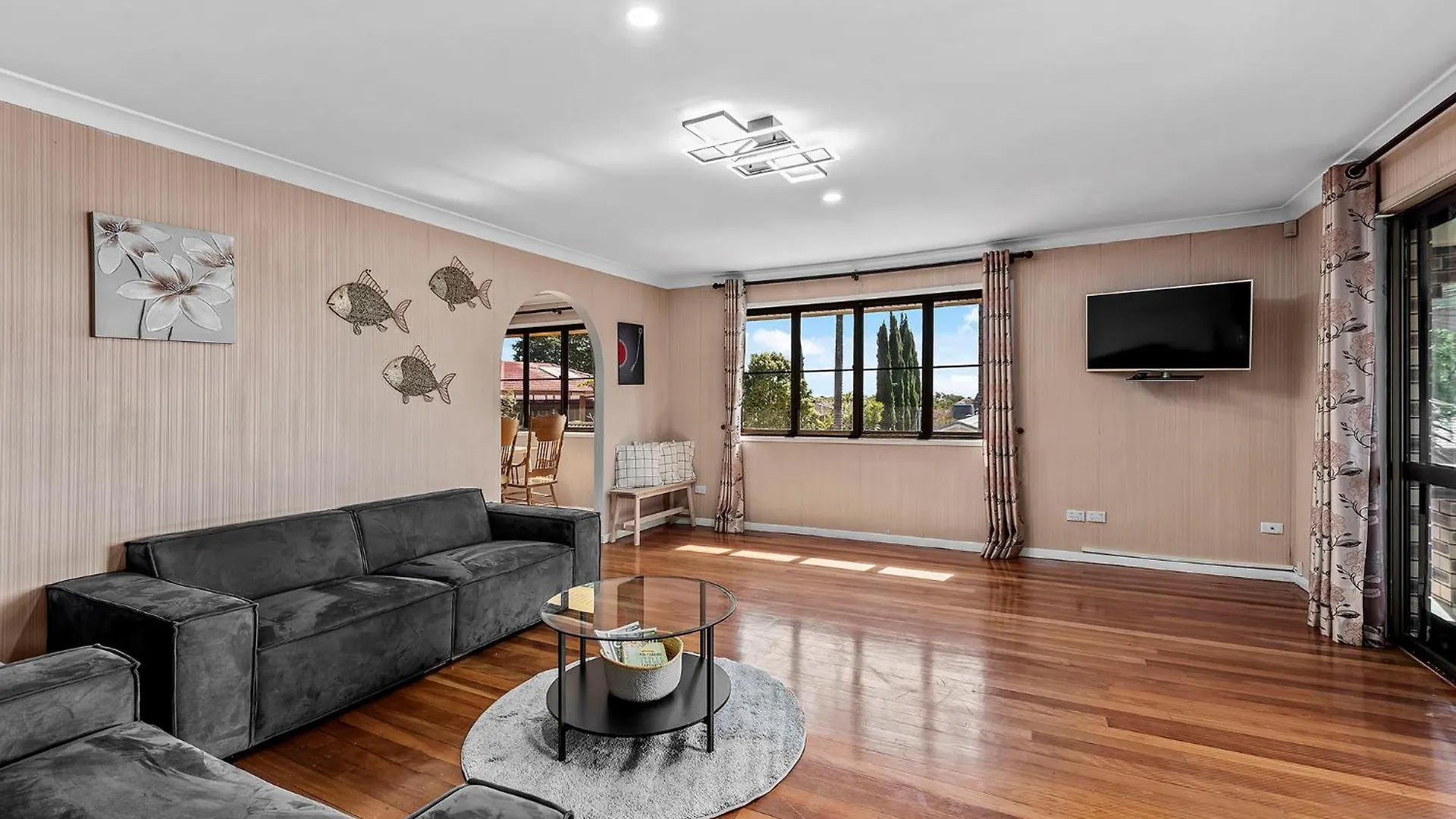 Spacious Upstair Home Comforts 13Km From Cbd&Airport contacts